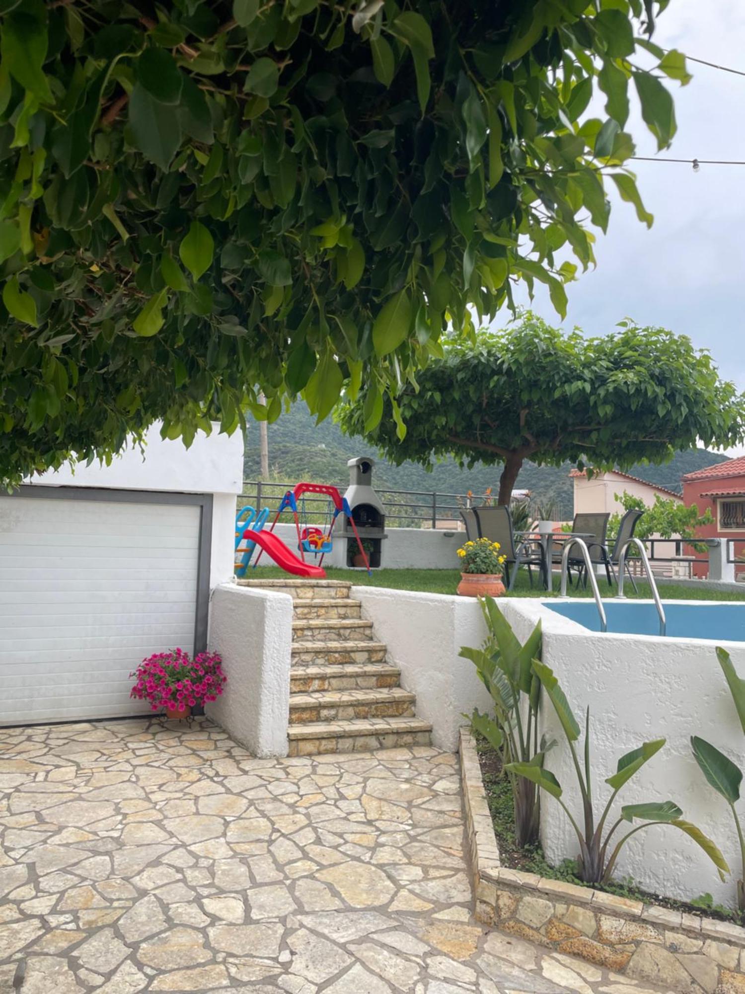 Areti'S Home อีกูเมนิทซา ภายนอก รูปภาพ